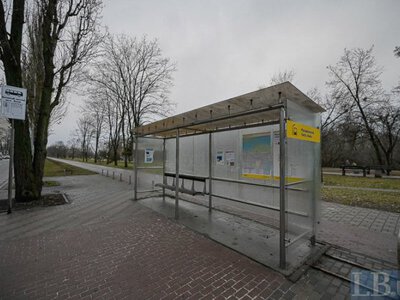 Київпастранс пояснив, чому на столичній Лук’янівці встановили скляні зупинки