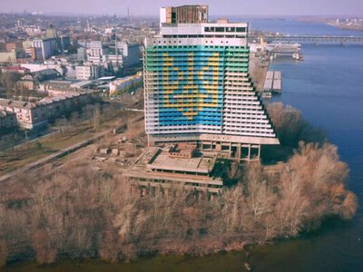 Легендарний готель «Парус» у Дніпрі «зіграв» у новому американському хорорі: як це сталося