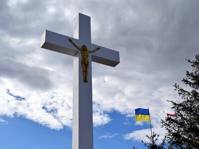 У Береговому провели спільну молитву з нагоди 25-ї річниці освячення Пам’ятного Хреста