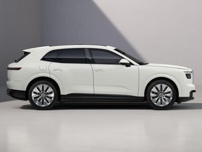 Bentley змінює плани: гнучкість замість повної електрифікації до 2030
