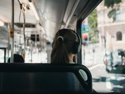 Сінгапур запроваджує суворі штрафи за неналежну поведінку в автобусах та метро
