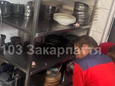 Зупинилося серце на роботі: закарпатські медики 40 хвилин намагалися реанімувати 65-річну жінку (ФОТО)