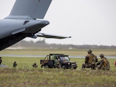 Франція направить війська для захисту нафтового заводу в Саудівській Аравії