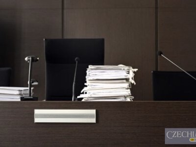 У Чехії судять 13 людей у справі про перевезення щонайменше 63 мігрантів до Німеччини