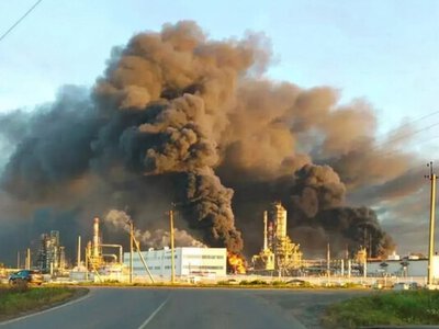 Палало від Сочі до Пермі: дрони завітали на об'єкти ВПК та нафтові гіганти РФ