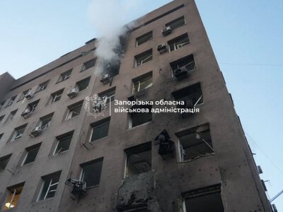 Ранкова атака по Запоріжжю: російські дрони влучили в медзаклад і пошкодили «швидкі» (фото, відео)