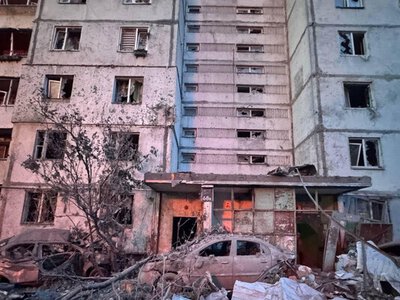 БпЛА влучив у багатоповерхівку в Києві: нардеп заявив, що тривогу включили не одразу