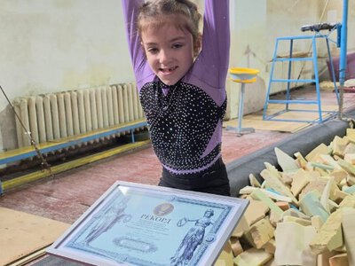 101 підйом на перекладині: 7-річна гімнастка встановила свій шостий рекорд України
