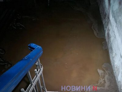 Під час тривоги миколаївці не змогли потрапити до укриття: приміщення виявилося затопленим