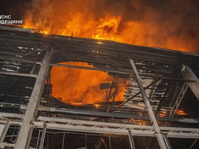Нічна атака на Одещину забрала життя жінки: пошкоджено термінал і склади (фото)