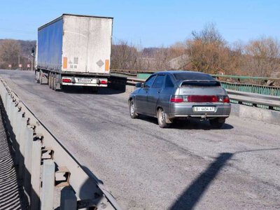 У Лелюхівці на трасі М-22 зводять новий модуль через річку Ворона: роботи триватимуть до кінця року