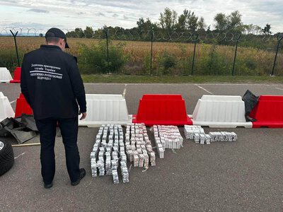 Прикордонники на Закарпатті в BMW знайшли 2305 пачок сигарет