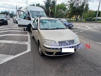 Біля кільця в Миколаєві зіткнулися Fiat і Ford: утворився затор