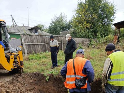 У Кролевці комунальники ліквідовують порив водогону
