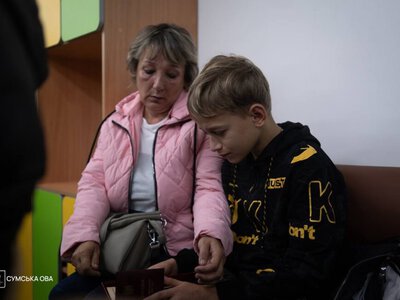 Родинам полеглих захисників Шосткинського району передали державні нагороди + Фото