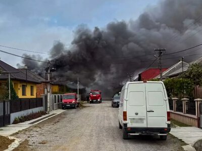 На Закарпатті пожежа охопила прибудову та перекинулася на дах будинку — PMG.ua