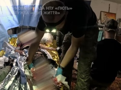 «Ви сильна жінка. Ви зможете»: поранену мешканку Кіндратівки евакуювали за допомогою наземного робота