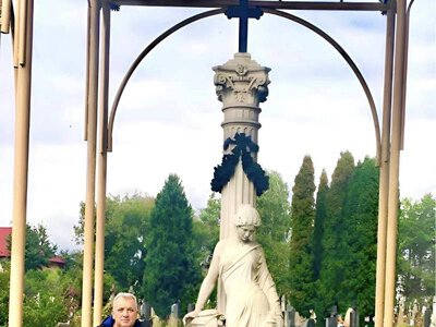 Бунт у Білій: як село не віддало русскаму музею пам'ятник батька Соломії Крушельницької