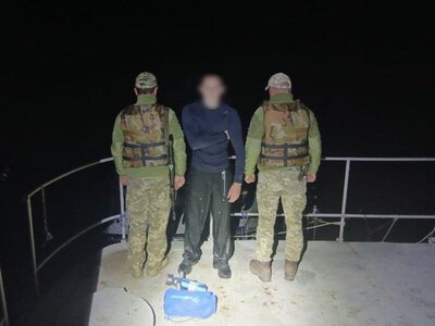 Водна «мандрівка» на акваскутері: прикордонники врятували чергового пловця