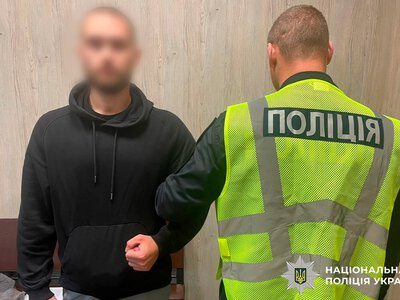 У Харкові затримали чоловіка після отримання $5000 за організацію незаконного виїзду до Словаччини