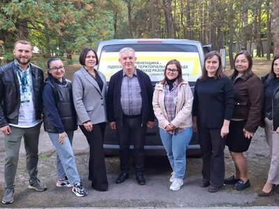 Підлозцівська громада передала допомогу центру, який підтримує переселенців
