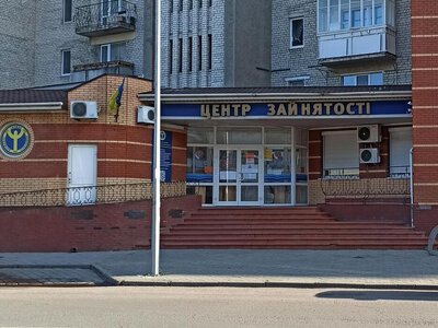 У Центрі зайнятості звинуватили чоловіка в приховуванні роботи та вимагали повернути гроші: що вирішив суд