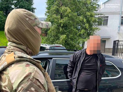 Посадовець заповідника на Рівненщині разом зі спільниками перевозив чоловіків до кордону з Білоруссю