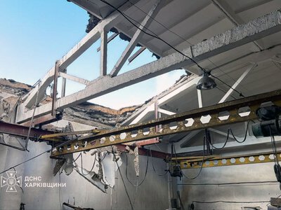 Рятувальники загасили пожежу від російської ракети в Чугуєві на Харківщині (фото)