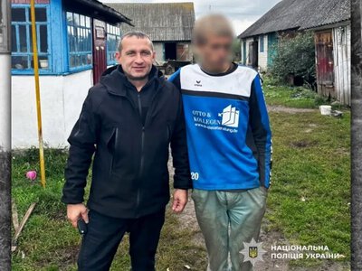 На Рівненщині поліцейські розшукали чоловіка, який майже дві доби блукав у лісі