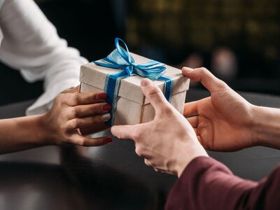 Сума ліміту може змінитися, – адвокатка пояснила, як оподатковуватимуть подарунки у 2027 році
