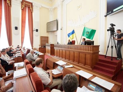 “Повага до громади”: депутатів міськради просять повернути оффлайн засідання