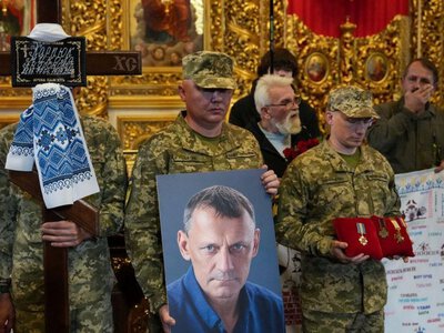 Жив як вікінг: у Києві попрощалися колишнім політв'язнем Кремля Миколою Карпюком