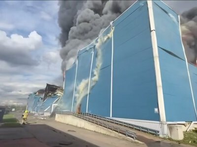 Росіяни двічі атакували цивільний склад на Броварщині: приміщення з продуктами згоріло вщент