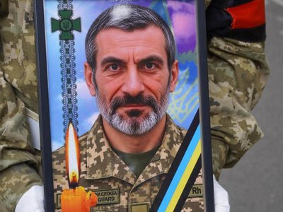 Рідні чекали понад рік: в Ужгороді попрощалися із загиблим прикордонником Олександром Талахадзе (ФОТО)