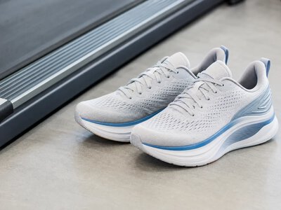 Hoka пропонує знижки до 30% на окремі моделі взуття