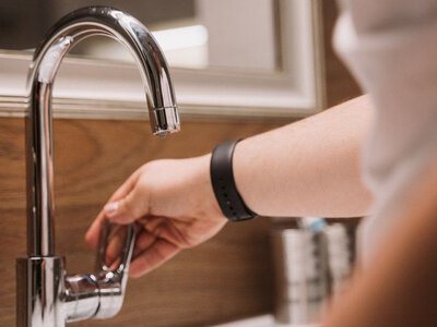 9 літрів лише для пиття: який запас води радять тримати вдома на 72 години