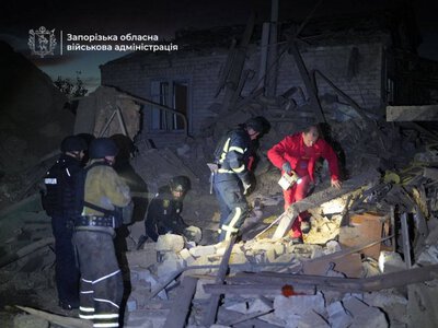 Росіяни вдарили по будинку в Запоріжжі: з-під завалів дістали тіла двох жінок