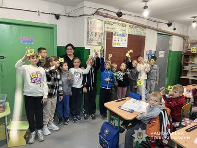 Безпека починається зі знань: шосткинські поліцейські провели заняття для школярів + Фото