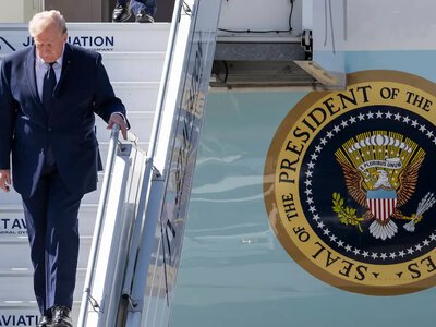 Білий дім не дозволив журналісту сісти на борт літака Дональда Трампа