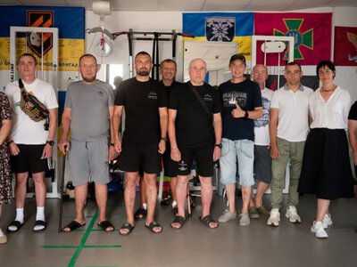 «Я сам був на їхньому місці»: колишній полонений та тренер з посттравматичного зростання «Серця Азовсталі» допомагає військовим адаптуватися після повернення