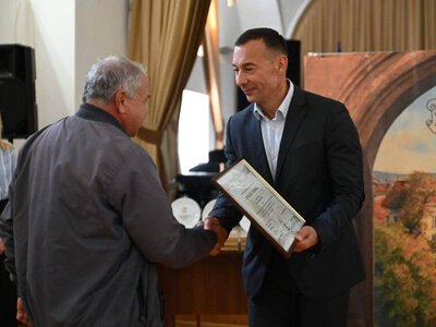 Напередодні Всесвітнього дня туризму на Закарпатті відзначили кращих фахівців галузі