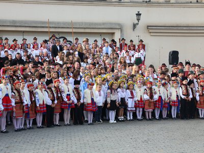 «Верховино, мати моя» об’єднала понад тисячу голосів на площі в Ужгороді