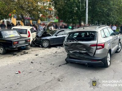 У Вараші водій BMW спричинив ДТП за участю п’яти автомобілів