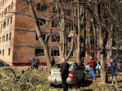 Окупанти вдарили КАБами по центру Сум, є загиблі та поранені
