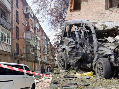 Росіяни вдарили КАБами по центру Сум: двоє загиблих, серед поранених є дитина (фото)