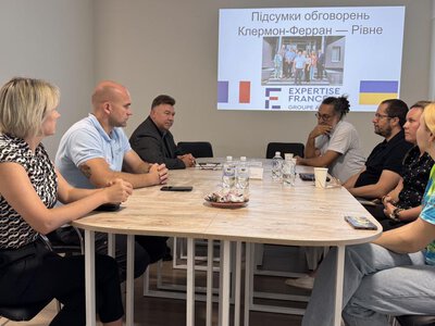 Французькі лікарі приїхали до Рівного обмінюватися досвідом та оперувати пацієнтів у РОКЛ