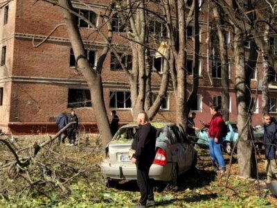Росіяни вдарили КАБами по центру Сум, є загиблі та поранені