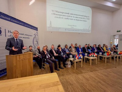 На Рівненщині провели дипломатичний форум за участю представників 16 країн