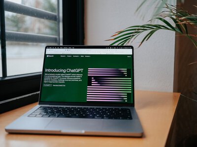 ChatGPT навчився робити стікери з ваших фото: одразу створює 9 варіантів