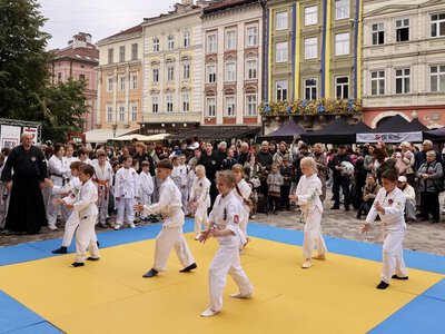 «Дні Японії» у Львові зібрали на площі Ринок сотні відвідувачів